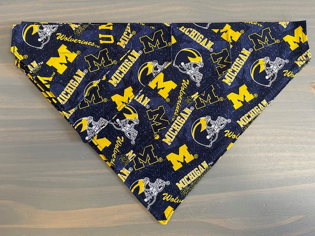 Dog Scarf - Thru the Collar Pet Neck Scarf - Michigan Wolverines NCAA Licensed